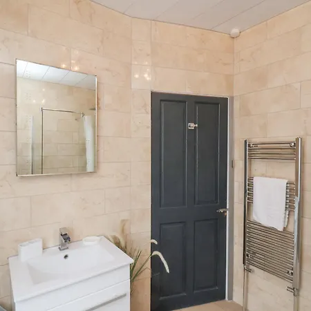 32 Ashville Avenue Scarborough