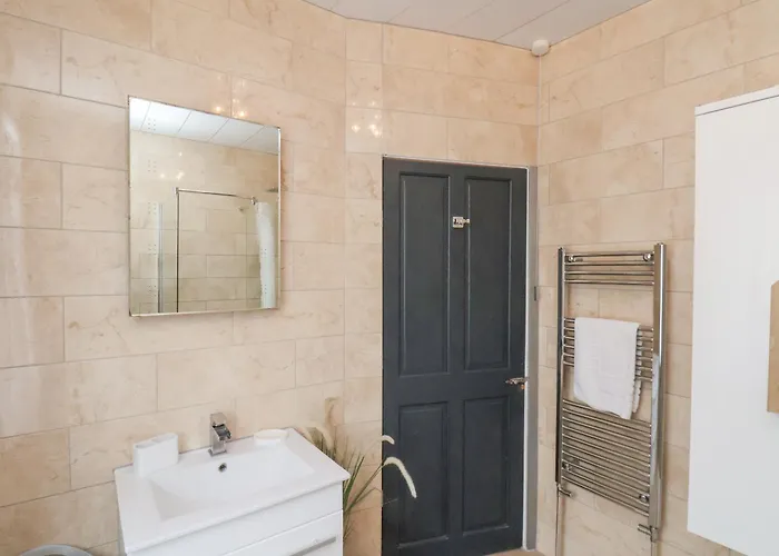 32 Ashville Avenue Scarborough