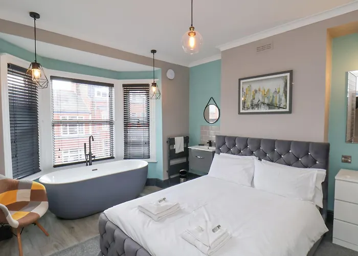 32 Ashville Avenue Scarborough