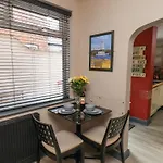 32 Ashville Avenue Nyaraló *